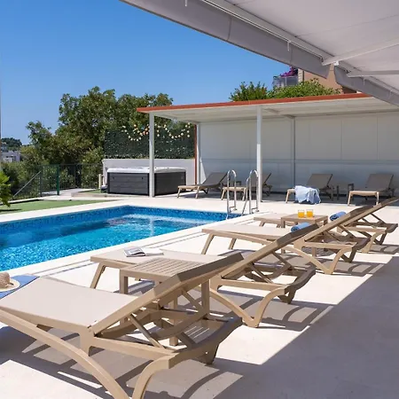 New! Seaview Mare: Your Perfect Coastal Getaway *