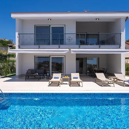Villa New! Seaview Mare: Your Perfect Coastal Getaway *