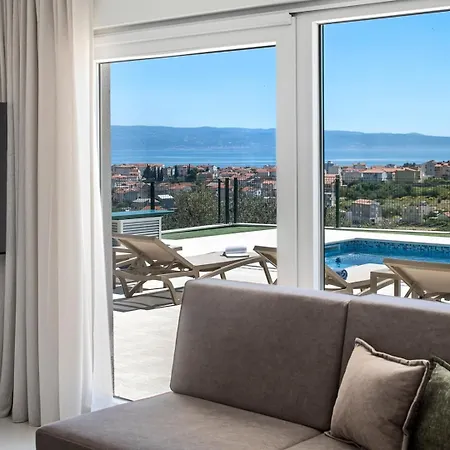 New! Seaview Mare: Your Perfect Coastal Getaway Вілла