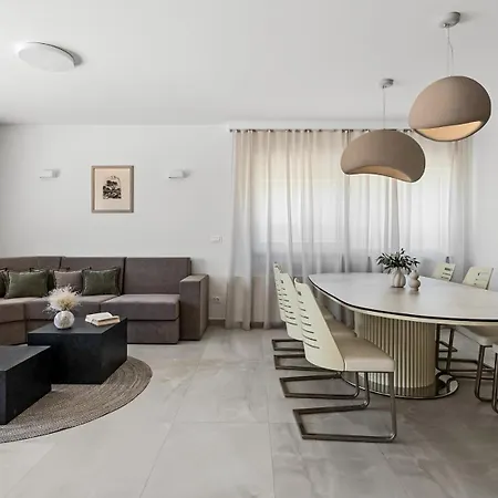 New! Seaview Mare: Your Perfect Coastal Getaway