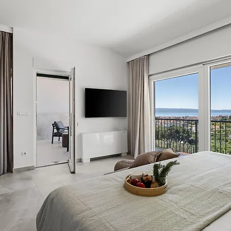 New! Seaview Mare: Your Perfect Coastal Getaway Villa *