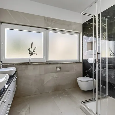 Villa New! Seaview Mare: Your Perfect Coastal Getaway *