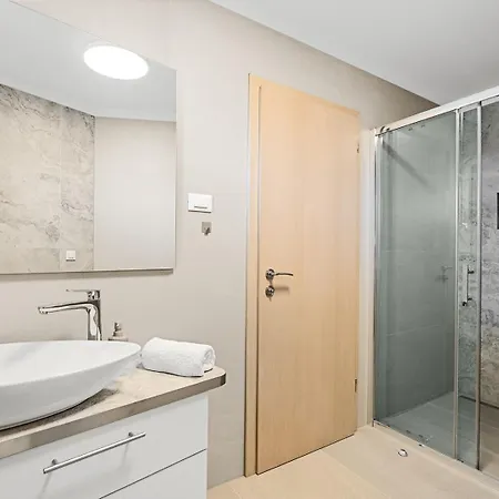 Вілла New! Seaview Mare: Your Perfect Coastal Getaway Спліт
