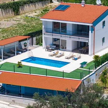 Вілла New! Seaview Mare: Your Perfect Coastal Getaway Спліт