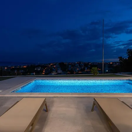 New! Seaview Mare: Your Perfect Coastal Getaway *