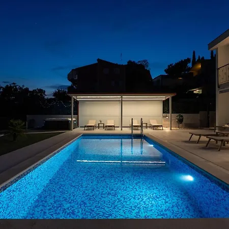 Villa New! Seaview Mare: Your Perfect Coastal Getaway *
