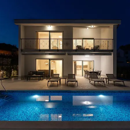 New! Seaview Mare: Your Perfect Coastal Getaway Вілла