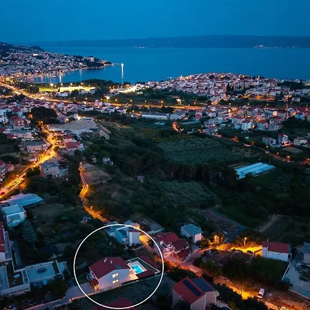 New! Seaview Mare: Your Perfect Coastal Getaway Вілла Спліт