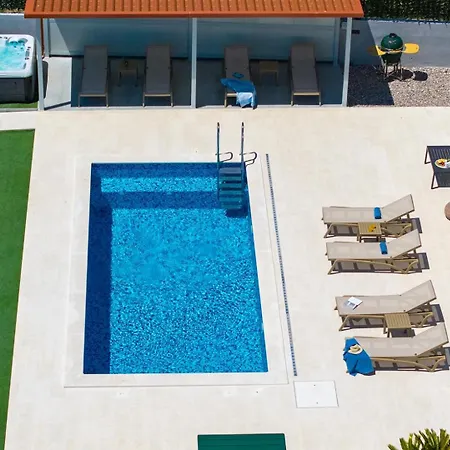 Вілла New! Seaview Mare: Your Perfect Coastal Getaway Спліт
