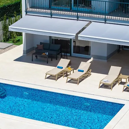 New! Seaview Mare: Your Perfect Coastal Getaway